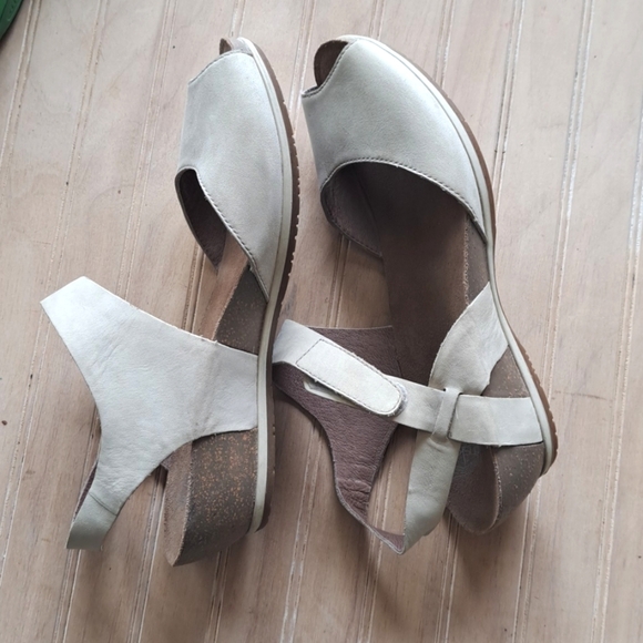 Dansko Vera Nude Tan Leather Sandals Peep Toe Ankle Elastic Strap Wedge - Picture 7 of 11